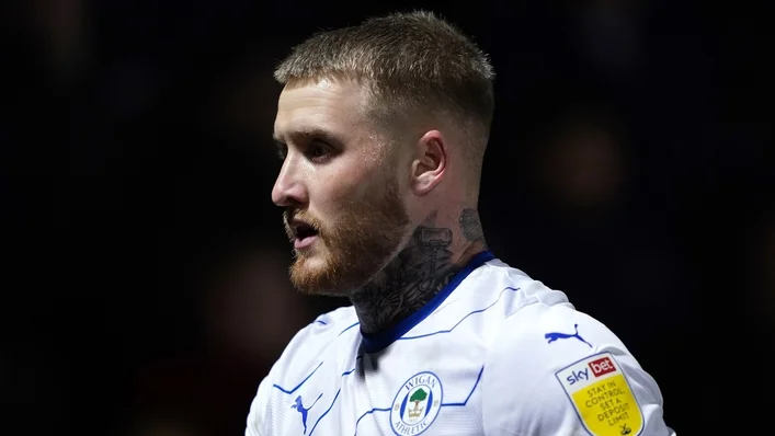Wigan và Cheltenham chia điểm trong trận đấu nghẹt thở