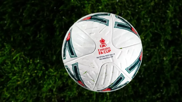 Eastleigh tiến vào vòng hai FA Cup với chiến thắng 5-1 ấn tượng