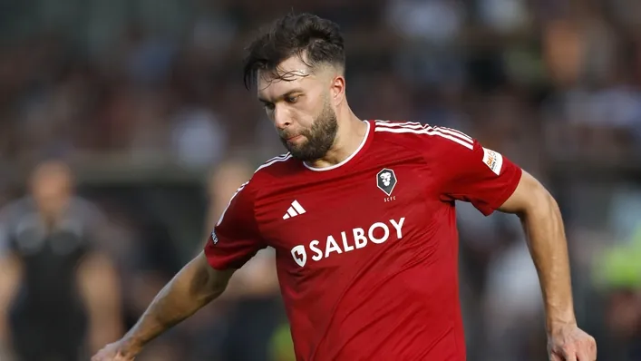 Cú sốc cứu phạt đền: Peterborough vượt qua Salford trong trận replay FA Cup