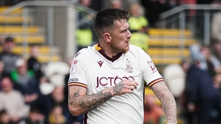 Bradford Tỏa Sáng Dưới Triều Đại Graham Alexander với Chiến Thắng 3-0
