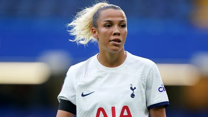 Celin Bizet Ildhusoy mang về bàn gỡ hòa quan trọng cho Tottenham tại Leicester