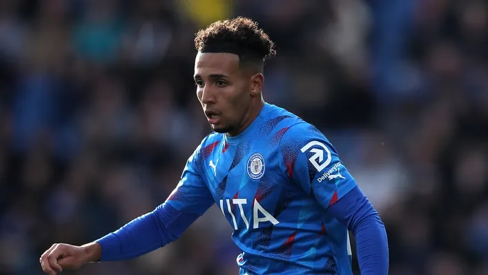 Odin Bailey tỏa sáng, Stockport đánh bại Swindon 4-2 trong cuộc chiến League Two