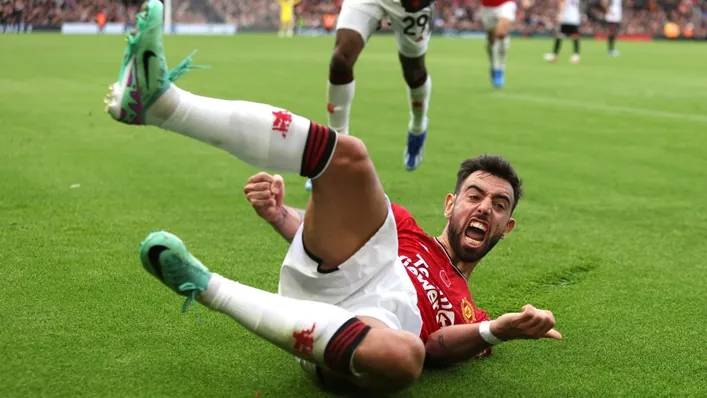 Bruno Fernandes tỏa sáng với bàn thắng quyết định trong thời gian bù giờ