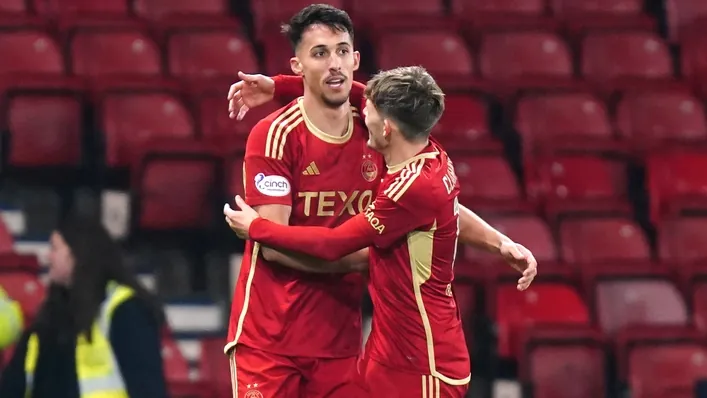 Bojan Miovski tỏa sáng với bàn thắng muộn, giúp Aberdeen vượt qua Hibernian