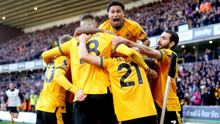 Wolves lật ngược tình thế trong những phút bù giờ, đẩy Tottenham xuống vực thẳm
