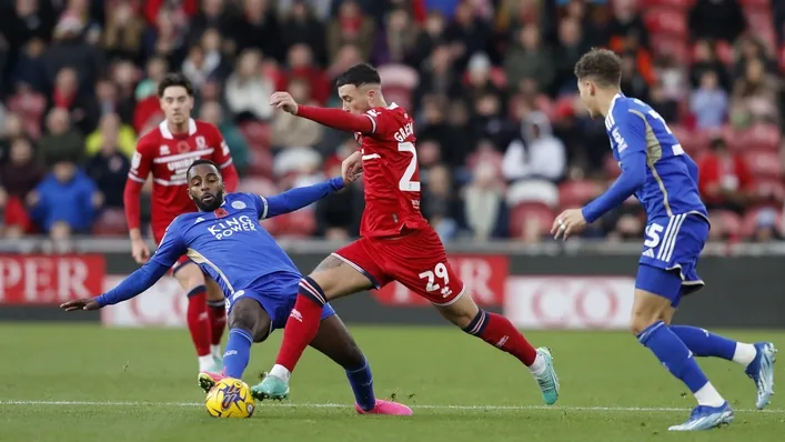Leicester chịu thất bại thứ hai liên tiếp sau bàn thắng tuyệt đẹp của Greenwood