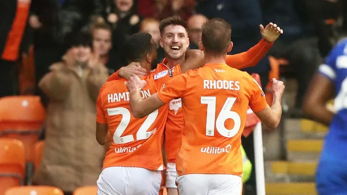 Jake Beesley tỏa sáng, Blackpool đè bẹp Shrewsbury 4-0 trên sân nhà