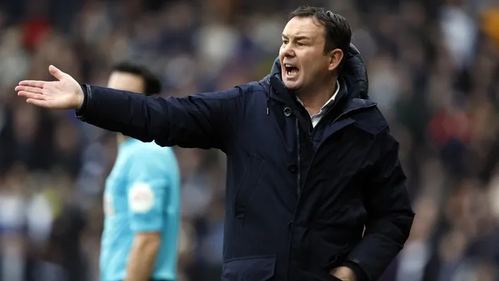 Derek Adams Đối Mặt Áp Lực Sau Khởi Đầu Không Như Mong Tại Ross County