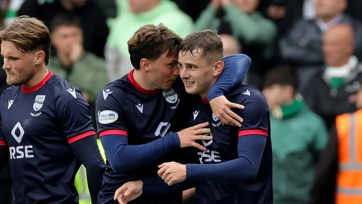 Ronan Hale cứu Ross County với pha ghi bàn từ chấm phạt đền