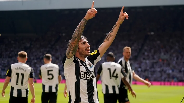 Newcastle tiến gần Champions League với chiến thắng 2-0 trước Chelsea
