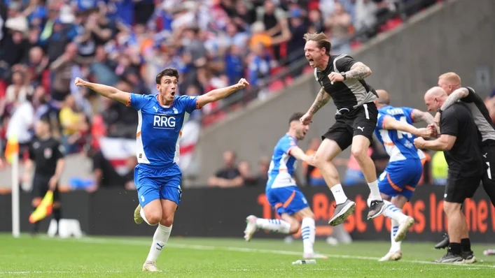 Oldham lội ngược dòng kịch tính, giành chiến thắng 3-2 trước Southend