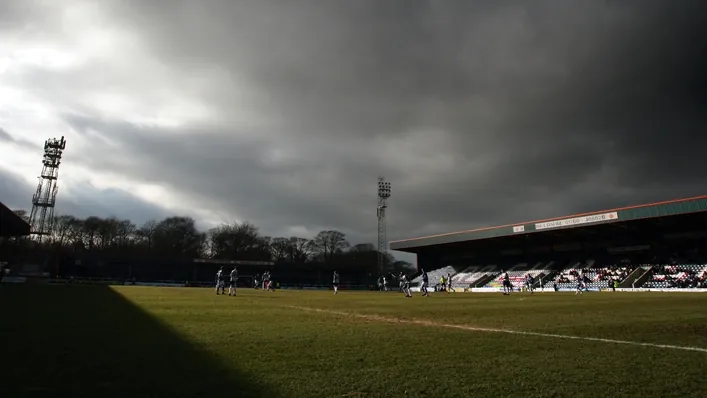 Rochdale giành chiến thắng nghẹt thở 2-1 trước Aldershot
