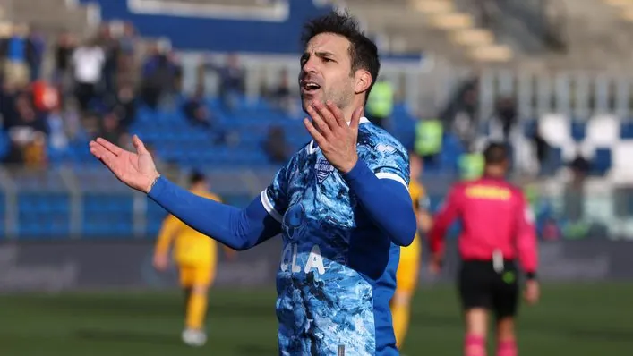 Como bổ nhiệm Cesc Fabregas làm huấn luyện viên tạm quyền