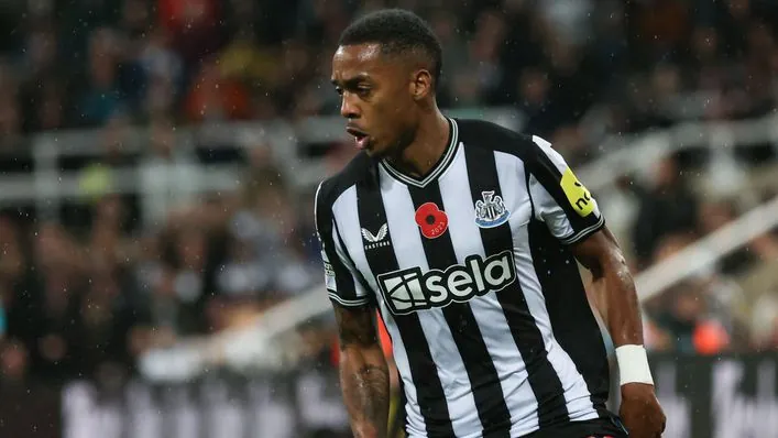 Newcastle lên án sự lạm dụng chủng tộc sau chiến thắng trước Arsenal