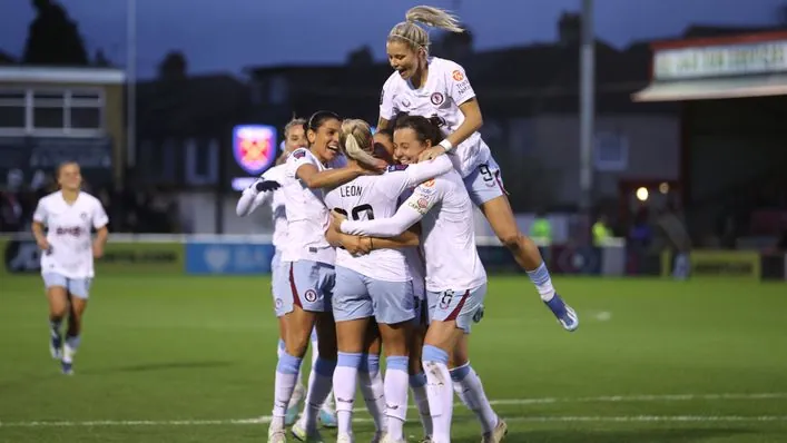 Rachel Daly tỏa sáng giúp Aston Villa lội ngược dòng kịch tính trước West Ham