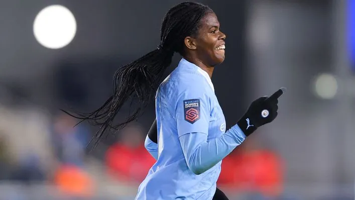Khadija Shaw: Tỏa sáng tại Manchester City với hat-trick ấn tượng