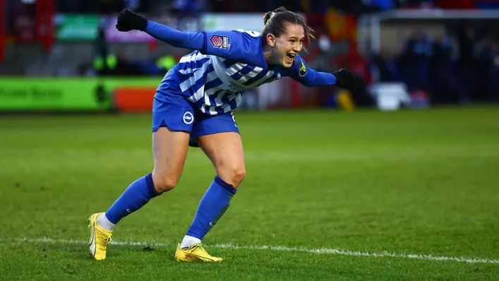 Elisabeth Terland tỏa sáng, Brighton thắng kịch tính trước Bristol City