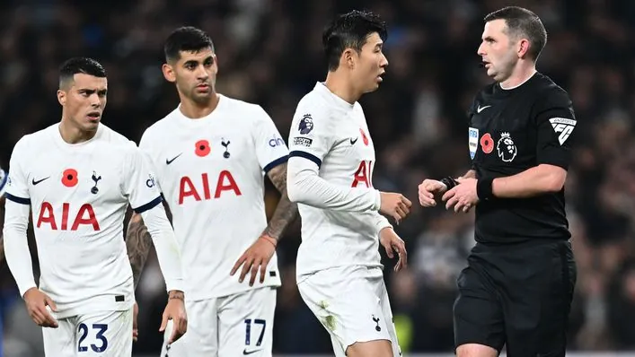 VAR làm giảm thẩm quyền trọng tài: Postecoglou chỉ trích quyết định trong trận thua của Spurs