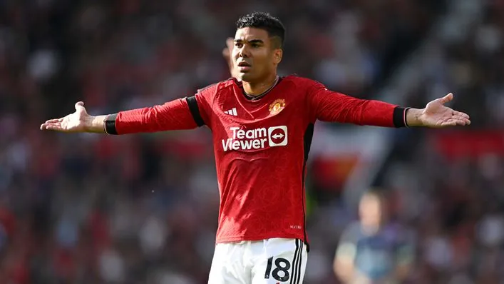 Casemiro và Lisandro Martinez vắng mặt cho đến Giáng sinh, Ten Hag xác nhận